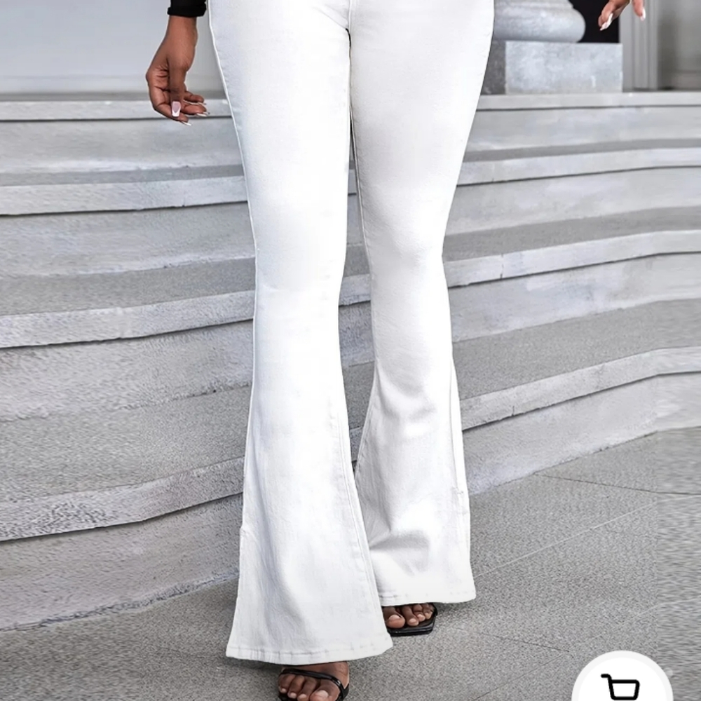 American Eagle 🦅 stretch super high rise flare 2 , 26 waistline in bright white